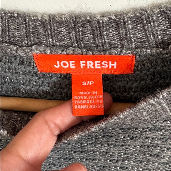 Joe Fresh grey sweater size s - Picture 3 of 3